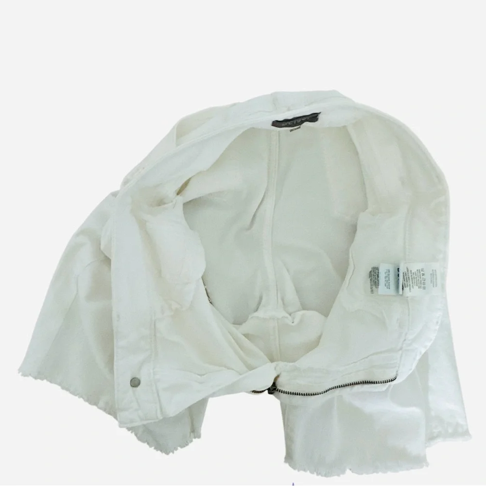 DL1961 Women’s White Jeans Bermuda High Rise Vintage Straight Shorts Size 27
